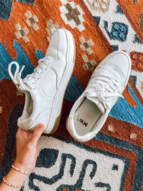 how to maintain white sneakers.